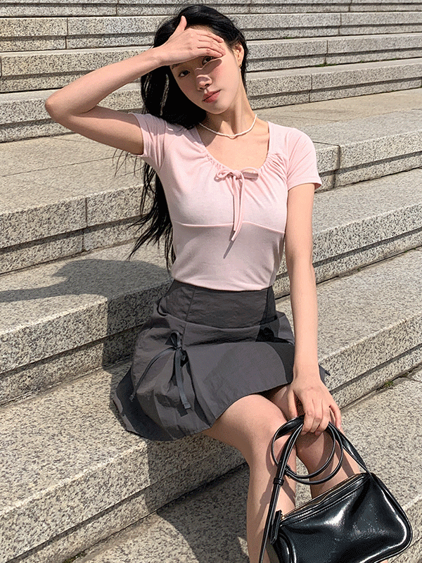 T14904K43-테라민 넥 스트링 포인트 절개 슬림핏 반팔T