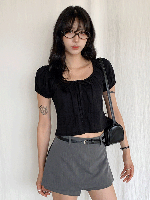 BL5813K57-스칸레 펀칭 레이스 핀턱 크롭 퍼프 블라우스