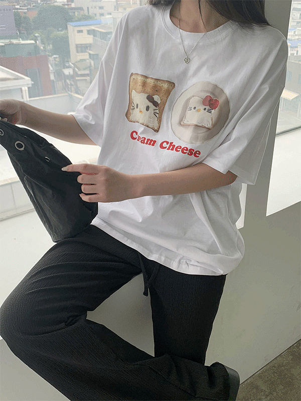 T16973K57-헤이비 키티 크림치즈 식빵 반팔티