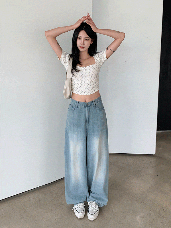 T16979K57-아이베 플라워 셔링 하트넥 크롭 반팔티