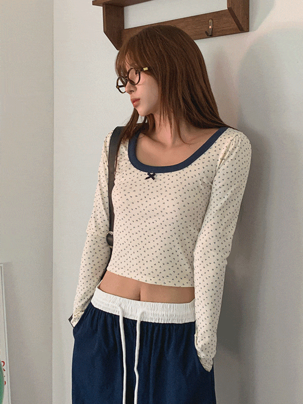 T17047K57-크이므 딥유넥 플라워 리본 슬림핏 크롭 티셔츠