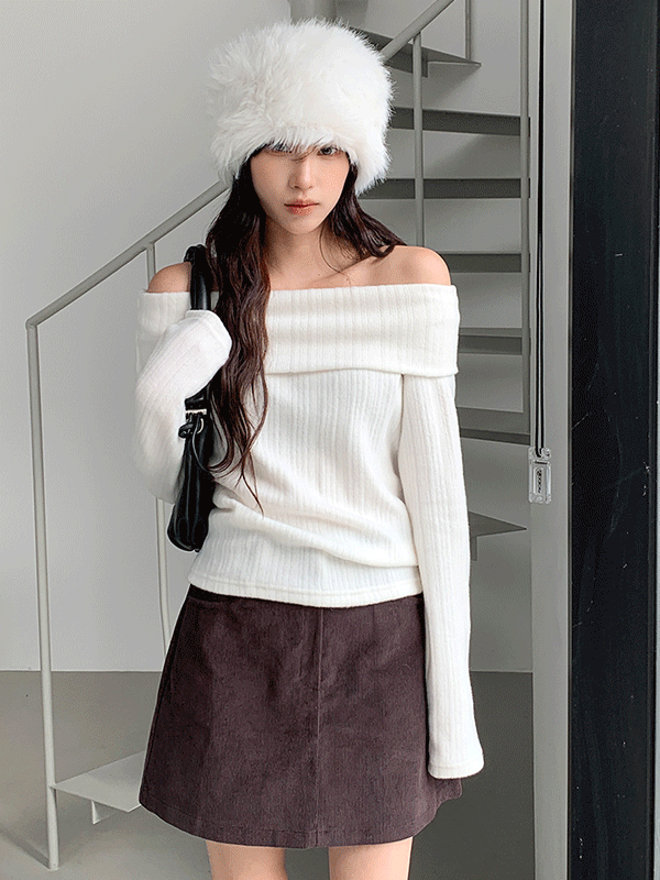 NT6094K5B-타으스 슬림핏 여리 오프숄더 니트