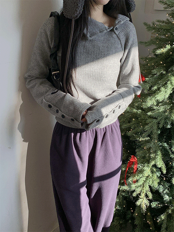 NT6111K5C-라비오 사선 넥 소매 버튼 후드 니트