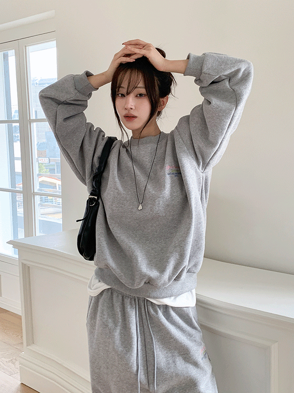 T17343K5B-흐리지 레터링 자수 루즈핏 양기모 맨투맨